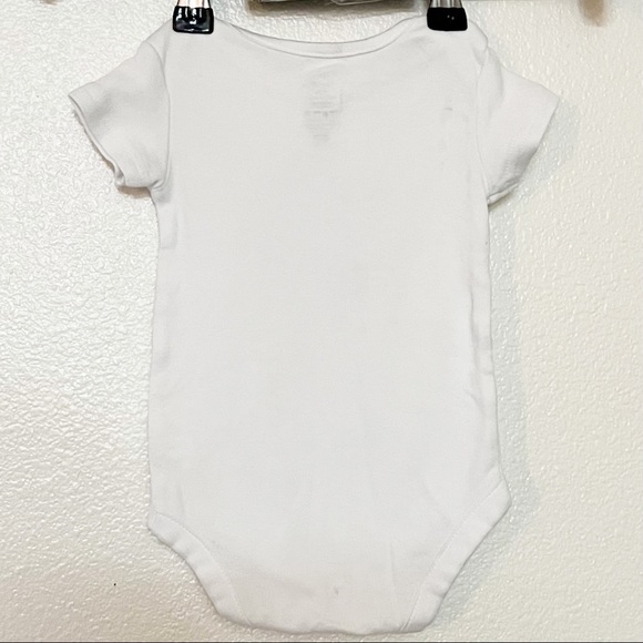 George Baby- Size 0-3 mos, unisex onesie, white w/unicorn - Picture 2 of 3